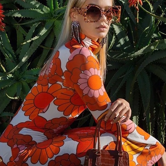 2/$35 🖤 ZARA Pink Rhinestone Waterfall Earrings - Picture 4 of 11